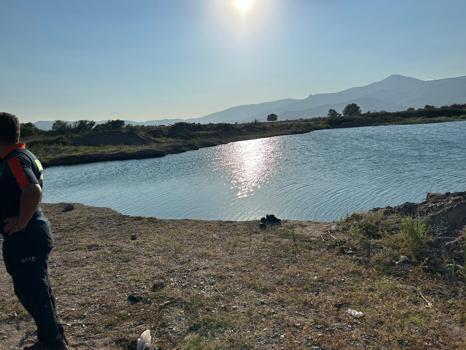 Serinlemek için girdiği gölette boğuldu