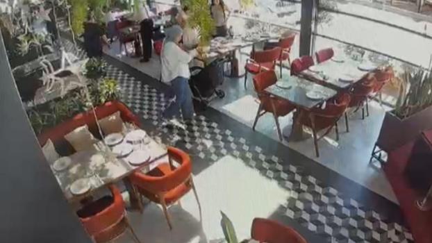 Zeytinburnu'nda restorana silahlı saldırı kamerada: 2 yaralı
