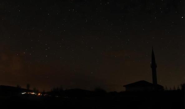 Göl kenarındaki etkinlikle Perseid meteor yağmurunu izlediler
