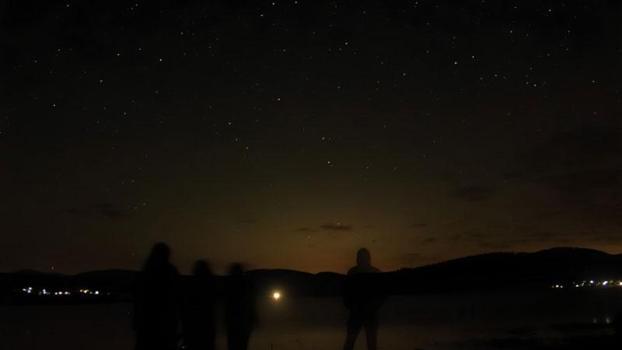Göl kenarındaki etkinlikle Perseid meteor yağmurunu izlediler