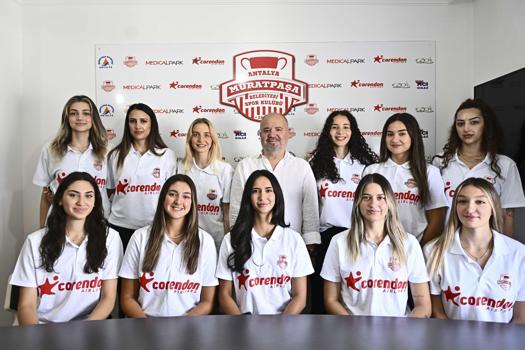 Muratpaşa'nın Sultanları yeni sezon için sözleşmelerini imzaladı