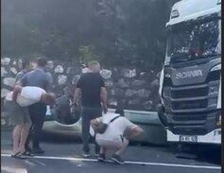 Fındık yüklü TIR’ın çarptığı otomobilin sürücüsü öldü