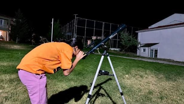 Çocuklar meteor yağmurunu gözlemledi