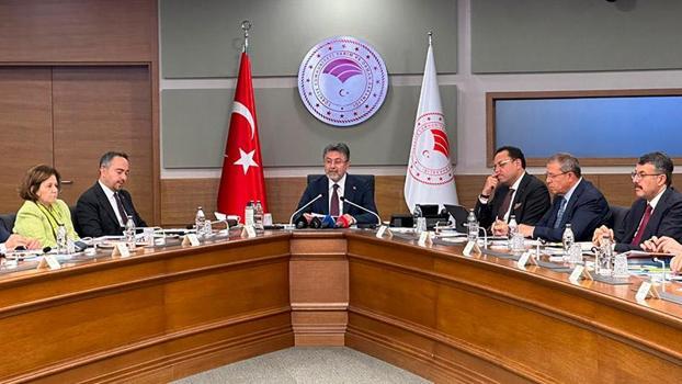 Bakan Yumaklı: Bazen çok az, bazen de çok fazla suyla mücadele etmek zorunda kalacağız