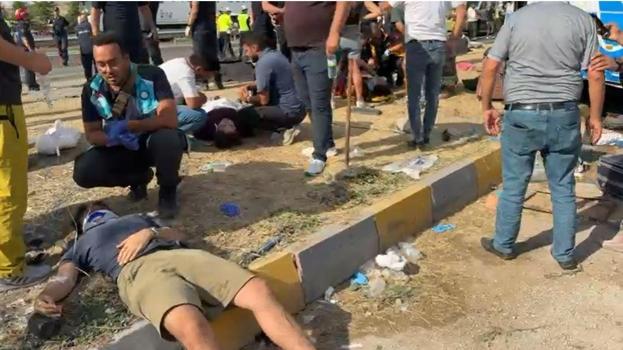 Ankara'da midibüs ile kamyon çarpıştı; 1 ölü, 16 yaralı