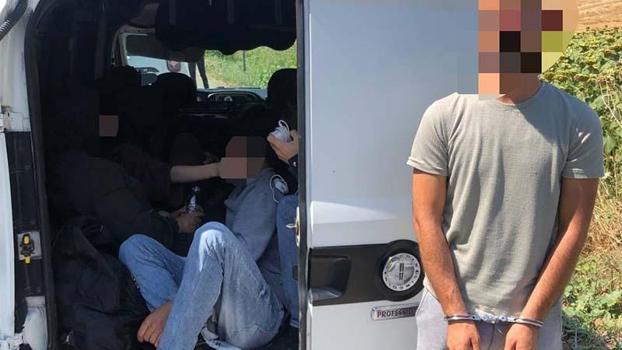 Edirne’de durdurulan araçta 12 kaçak göçmen yakalandı