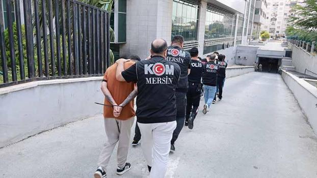 Silahlı saldırı hazırlığındaki 2 kişi ile bağlantılı oldukları 4 şüpheli tutuklandı