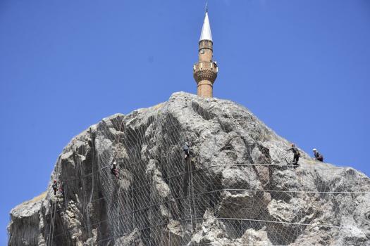 Sivas'ın sembol kayalıkları çelik ağlarla örüldü / Ek fotoğraflar