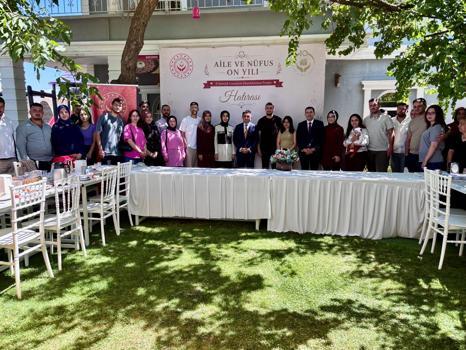 Destekten yararlanarak evlenen çiftler bir araya geldi