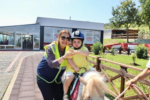 Samsun'da otizmli çocuklara atlı terapi