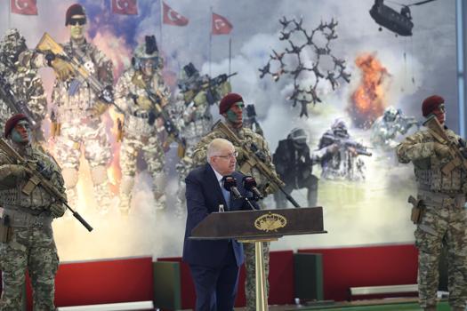 Bakan Güler, bordo berelilerin mezuniyet törenine katıldı