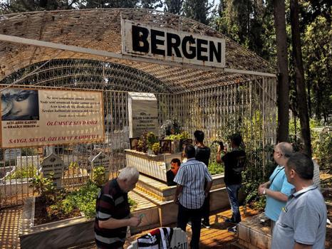 Bergen, ölümünün 37'nci yıl dönümünde Mersin’de mezarı başında anıldı