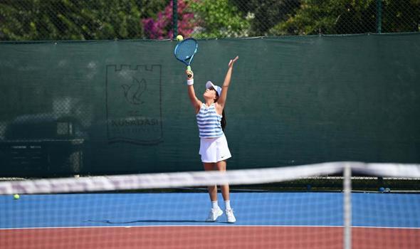 Kuşadası'nda tenis turnuvası başladı
