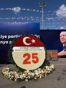 Devlet Bahçeli'den AK Parti'nin 25'inci yılına özel çelenk