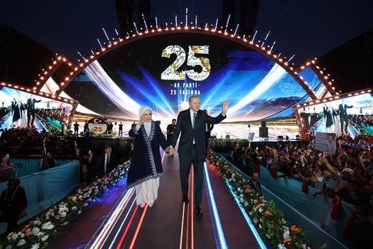 Cumhurbaşkanı Erdoğan: Türkiye'yi küllerinden yeniden inşa ettik, istikbalini de inşa edeceğiz