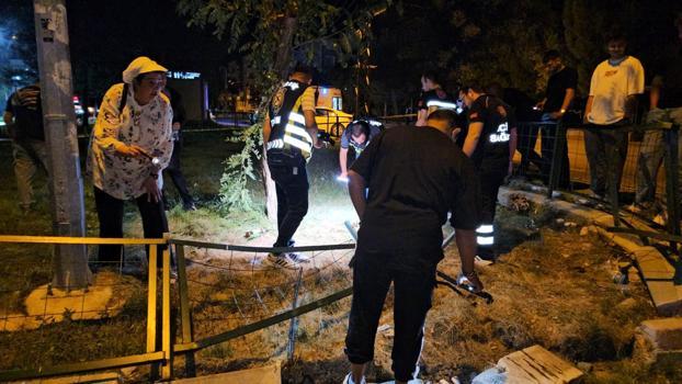 Otomobilin takla attığı kazada, kopan parmağı dakikalarca arandı