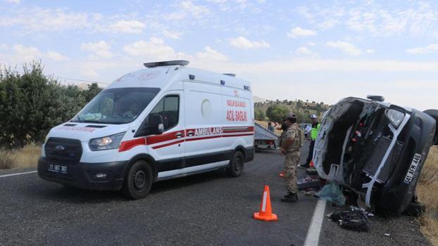 Diyarbakır’da minibüs devrildi: 3 ölü, 11 yaralı