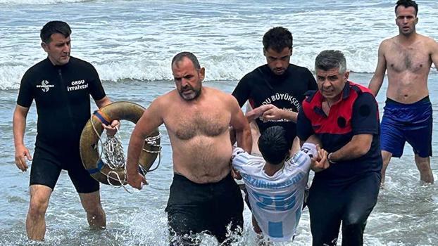 Ordu'da yasağa rağmen denize giren 2 kardeş boğulma tehlikesi geçirdi