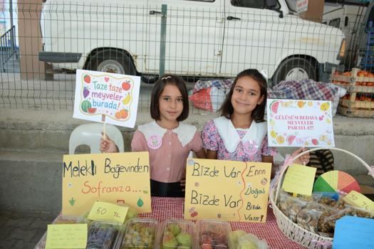 Manisa'da çocuklar tezgah açıp, satış yaptı