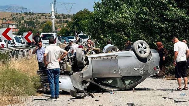 Kastamonu’da bariyerlere çarpan otomobil takla attı: 6 yaralı