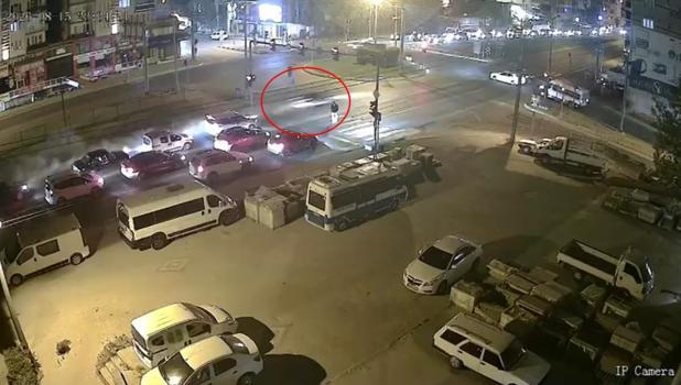Bursa'da 1’i ağır 5 kişinin yaralandığı kazanın, güvenlik kamerası görüntüleri ortaya çıktı