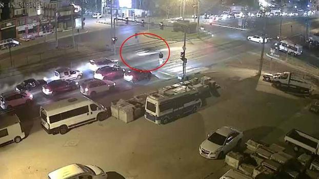 Bursa'da 1’i ağır 5 kişinin yaralandığı kazanın, güvenlik kamerası görüntüleri ortaya çıktı