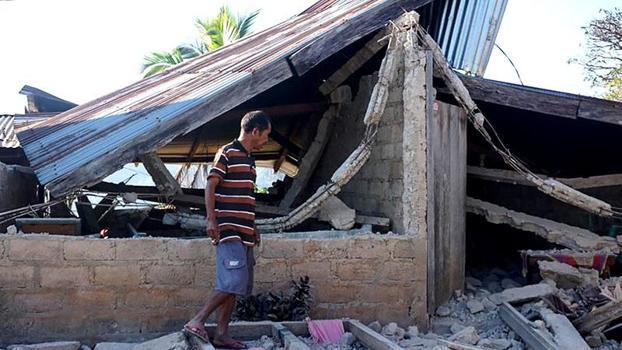 Endonezya'daki 7.7 büyüklüğündeki depremde can kaybı 51'e yükseldi