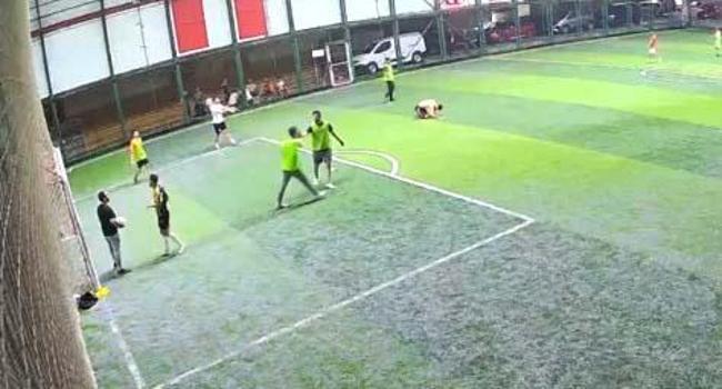 Avcılar’da halı saha maçı sırasında fenalaştı, hastanede hayatını kaybetti