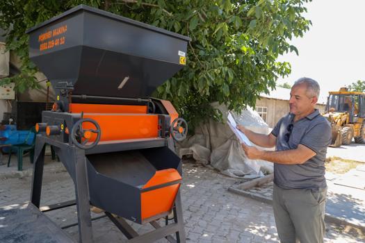 Büyükşehir’den Korkutelili üreticiye yem ezme makinesi desteği
