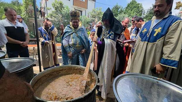 Vakıfköy'de 'Meryem Ana Yortusu' ve 'Üzüm Bayramı' kutlandı