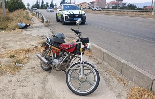 Lastiği patlayan motosiklet devrildi: 2 yaralı