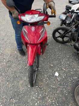 Kontrolden çıkarak devrilen motosikletin sürücüsü ağır yaralandı