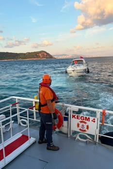 Marmara Denizi'nde Kınalıada açıklarında arızalanan tekne kurtarıldı