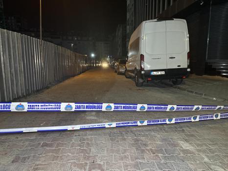 Sultangazi’de inşaatta toprak kayması meydana geldi; sokak kapatıldı