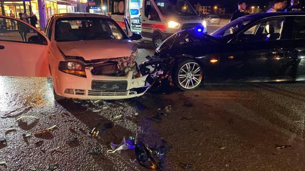 Bursa'da iki otomobil çarpıştı: 2 yaralı