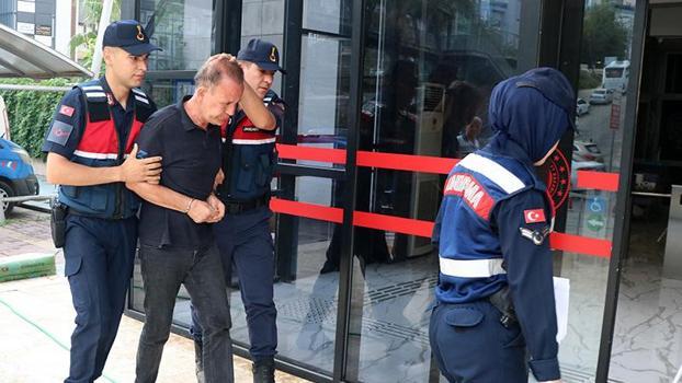 Alanya'da eşini ve kayınvalidesini bıçaklayan şüpheli adliyede
