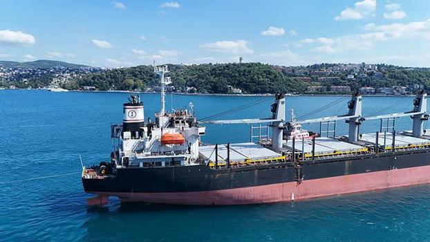 Rusya'da İHA saldırısına uğrayan gemi İstanbul Boğazı'ndan geçti