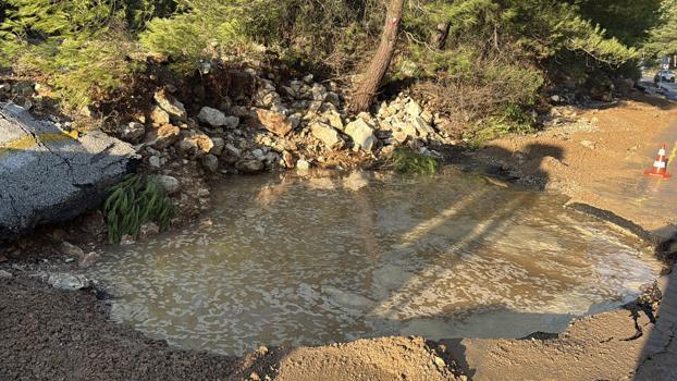 Bodrum’da ana su isale hattı pattı, tonlarca su boşa aktı