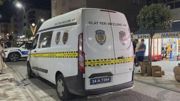 Bağcılar'da komşular arasında bıçaklı ve silahlı kavga: 4 yaralı