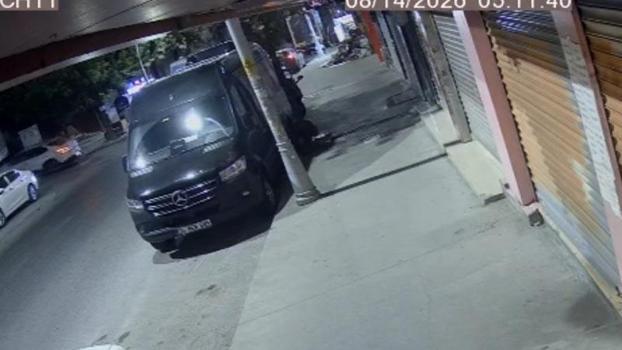 Sultangazi'de anahtarı üzerinde unutulan kiralık otomobil çalındı; uzaktan durdurulunca şüpheli kaçtı