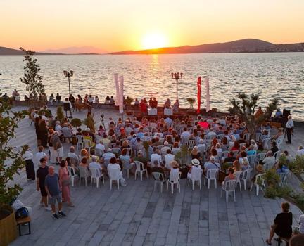 Ayvalık'ta sanatın usta isimleri bir araya geldi