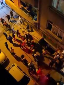 Bağcılar'da gürültü nedeniyle çıkan kavgada komşusu ve damadını silahla vurdu