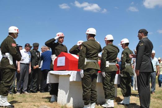 Kore Gazisi Tahsin Yılmaz, askeri törenle son yolculuğuna uğurlandı