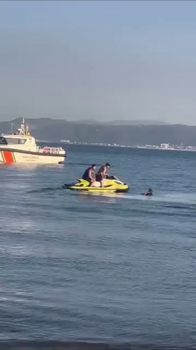 Denizde boğulma tehlikesi geçirdi