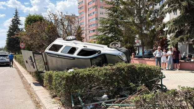 Takla atan hafif ticari aracın sürücüsü yaralandı