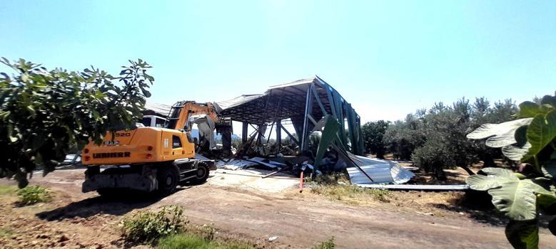 Osmangazi’de tarım alanına yapılan kaçak depo yıkıldı