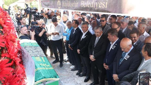 Özgür Özel, Yılmaz Büyükerşen'in kız kardeşinin cenazesine katıldı