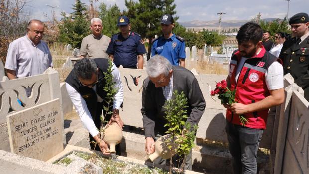Asteğmen Çeliker, şehadetinin 33’üncü yılında mezarı başında anıldı