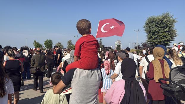 Türk Yıldızları, Atatürk’ün Yalova’ya gelişinin 97’nci yıl dönümünde gökyüzünü renklendirdi