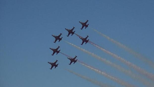 Türk Yıldızları, Atatürk’ün Yalova’ya gelişinin 97’nci yıl dönümünde gökyüzünü renklendirdi